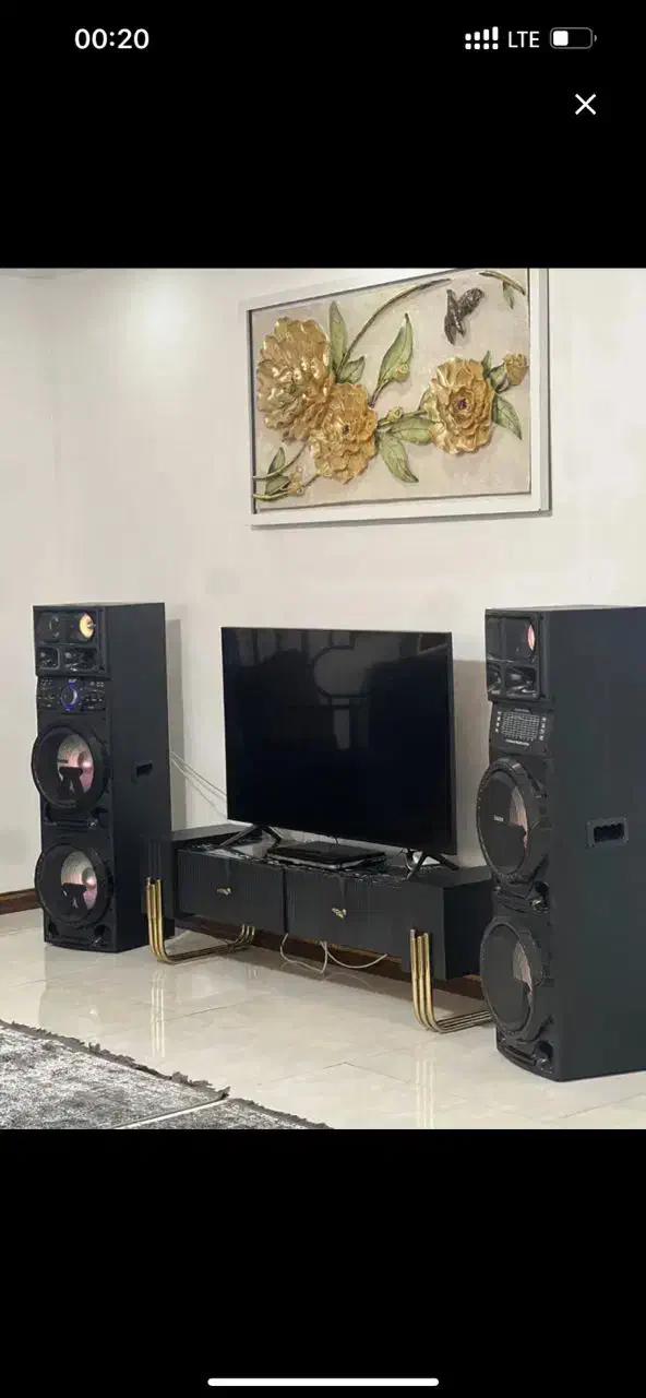 کنسول.میز تیوی.جلومبلی|بوفه، ویترین، کنسول|گلستان (تهران), |دیوار