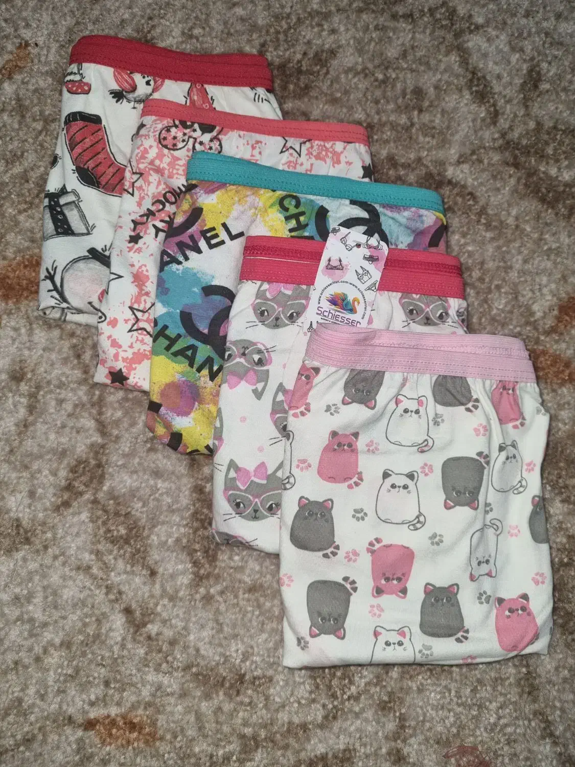 لباس زیر زنانه|لباس|سراوان, |دیوار