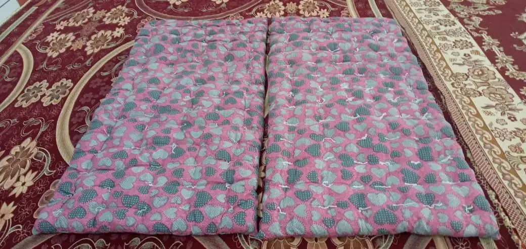 تشک پشمی|رختخواب، بالش، پتو|اندیکا, |دیوار