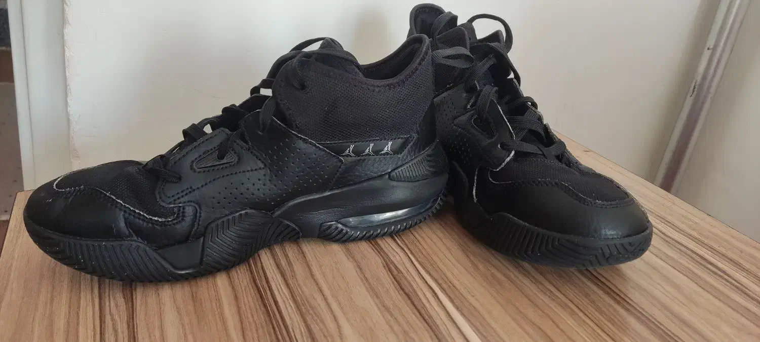 کفش والیبال و بسکتبال اورجینال جردن سایز ۴۰|کیف، کفش، کمربند|کلیبر, |دیوار