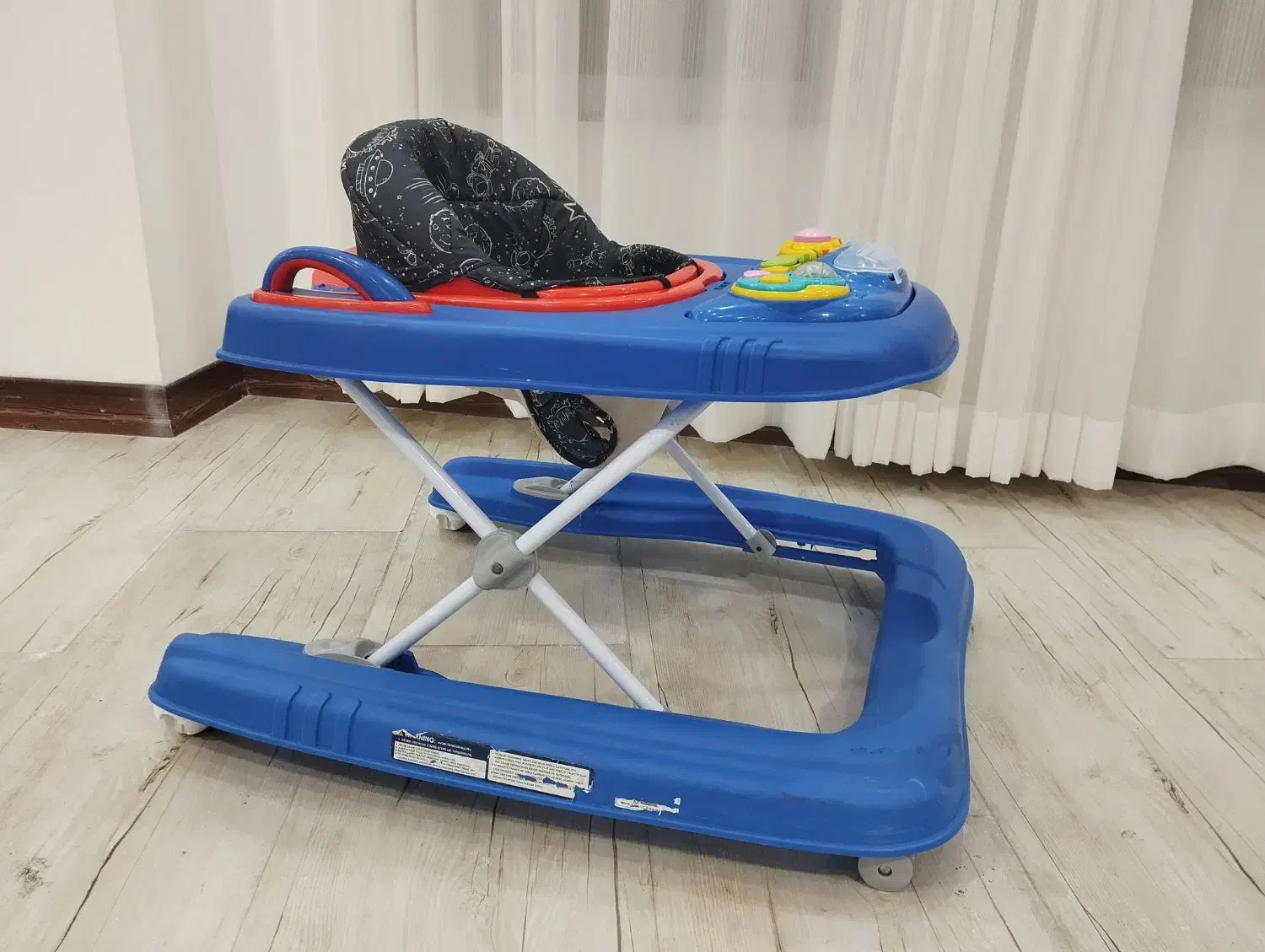 روروئک|کالسکه و لوازم جانبی|رشت, کوی غلام نیا|دیوار