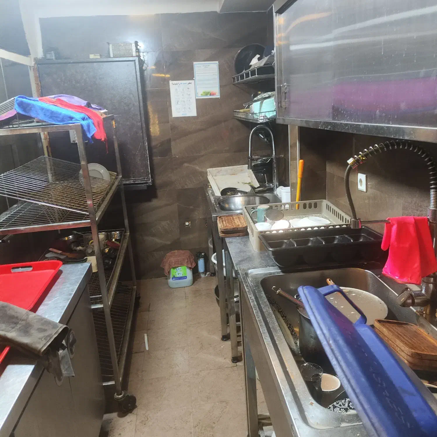 ظرف شور رستوران و قلیونی و نیروی خدماتی|استخدام خدمات فروشگاه و رستوران|تهران, گلستان (شهرک راه آهن)|دیوار