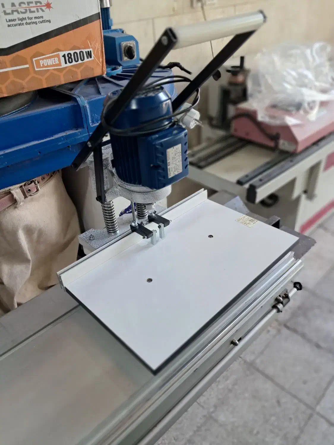 گازور زن پارسیان اصفهان|ابزارآلات|اصفهان, جنیران (لادان)|دیوار