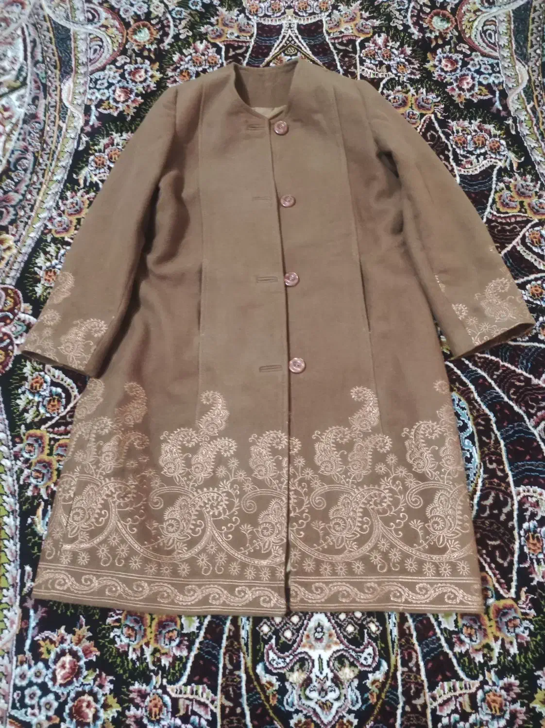 پالتو|لباس|بروجرد, |دیوار