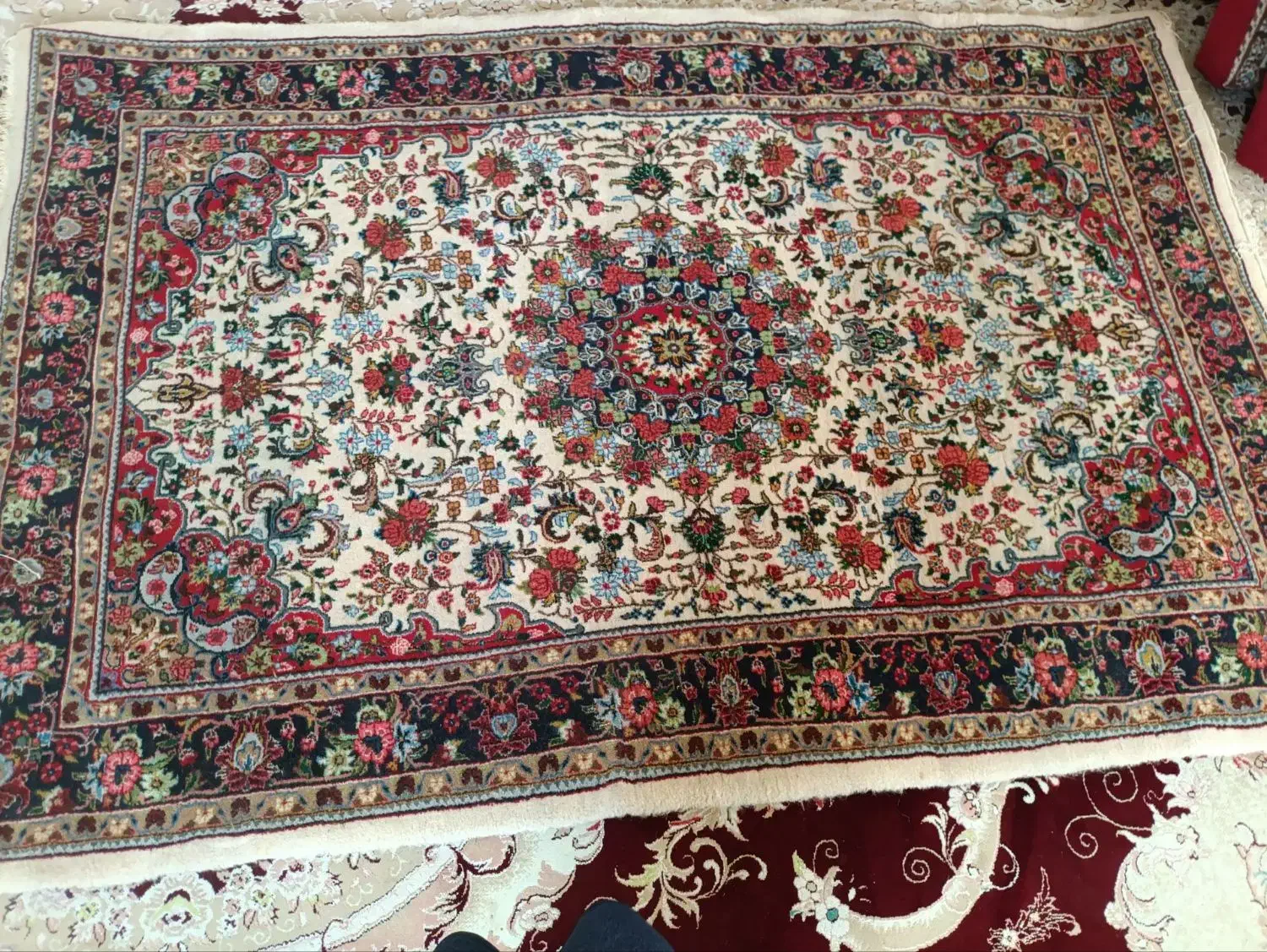 دوعدد فرش دستبافت نو|فرش|رباط‌کریم, رباط‌کریم|دیوار