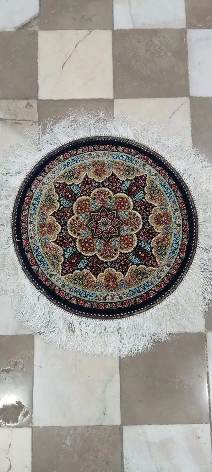 دایره ابریشم|فرش|قم, ارم|دیوار