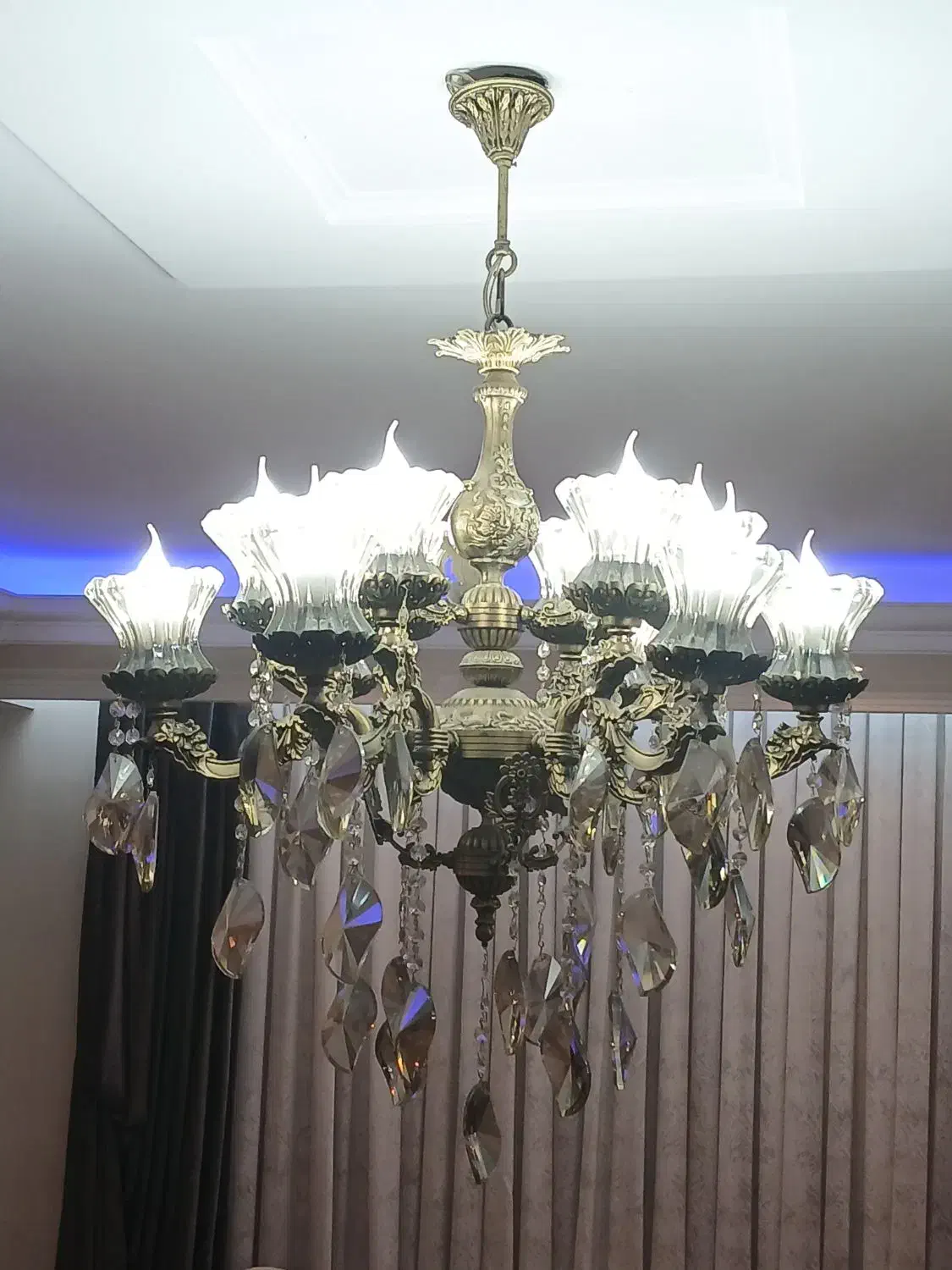 لوستر برنزی دوازده شعله درحدنو|لوستر و چراغ آویز|تهران, تهرانسر شرقی|دیوار