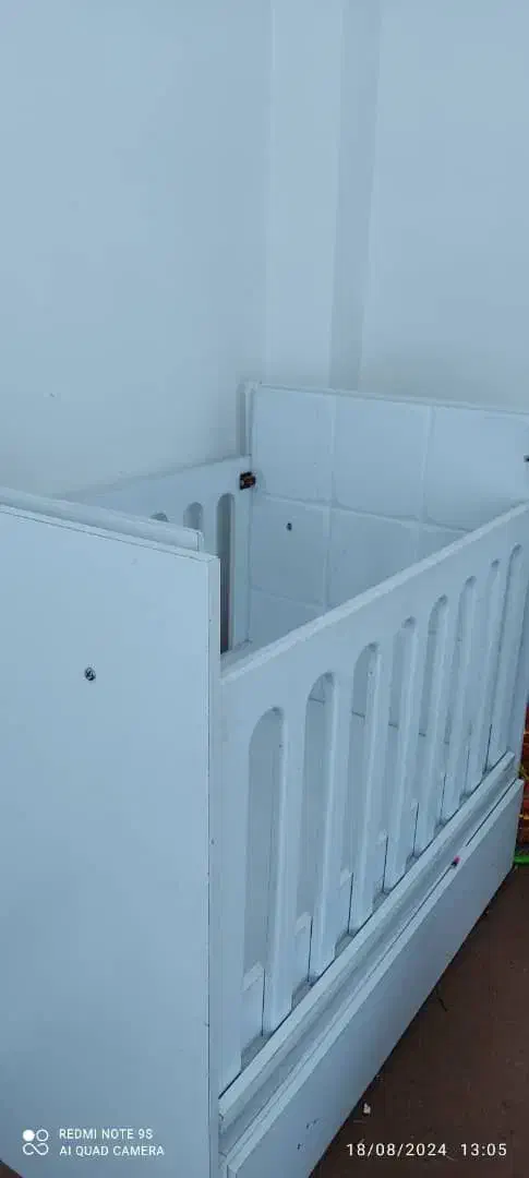 تخت کودک|تخت و صندلی بچه|شاهینشهر, گرگاب|دیوار