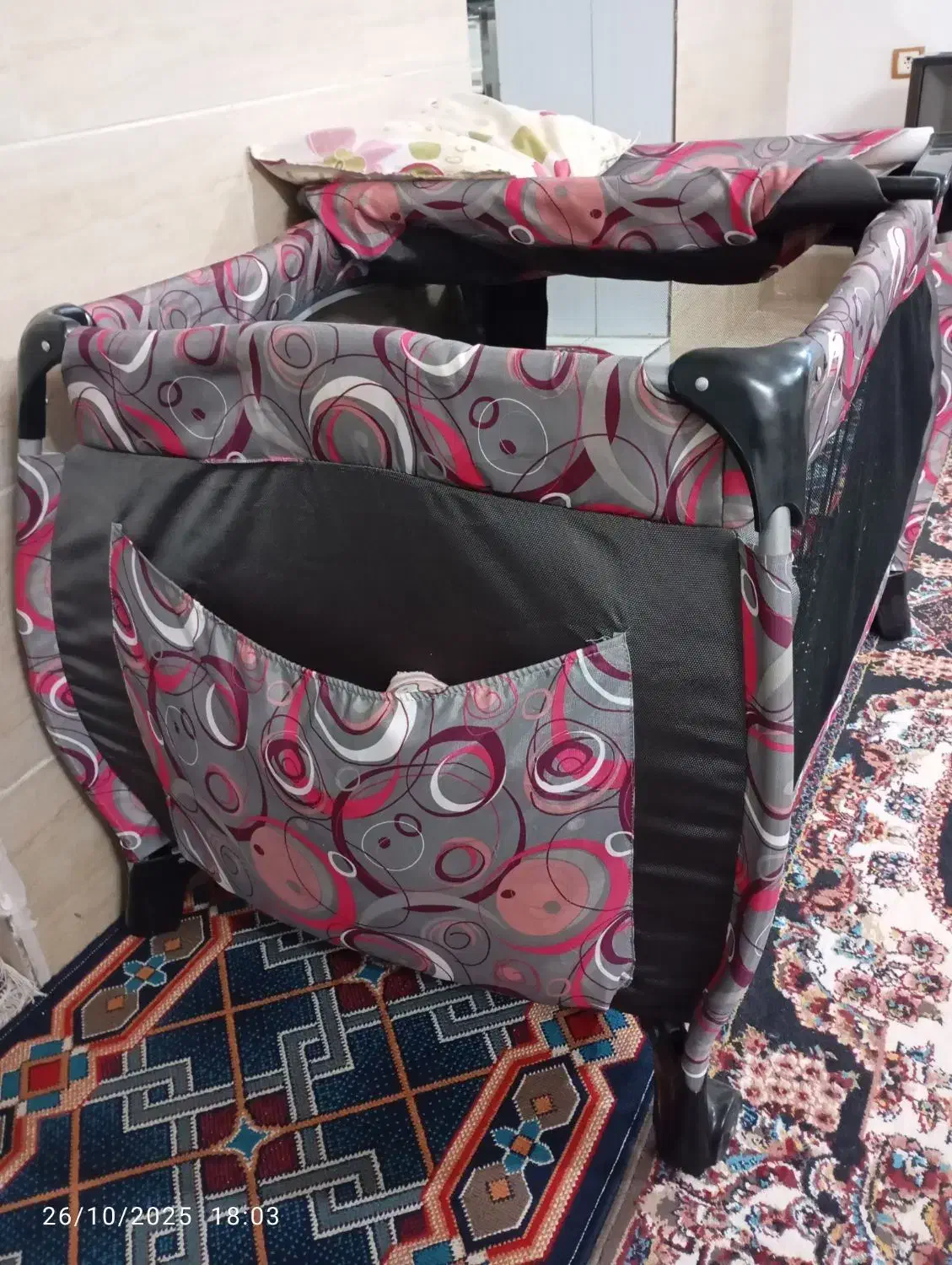 تخت گهواره ای و صندلی غذاخوری|تخت و صندلی بچه|مشهد, شهرک بهارستان|دیوار