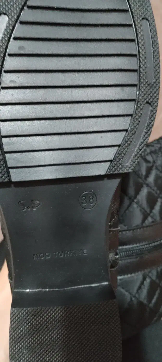 چکمه کاپشنی بلند|کیف، کفش، کمربند|آستانه اشرفیه, |دیوار