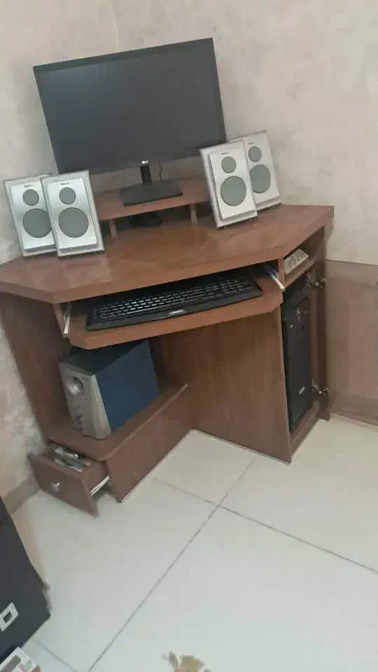 میز کامپیوتر کنج|میز تحریر و کامپیوتر|شیراز, قدوسی غربی|دیوار