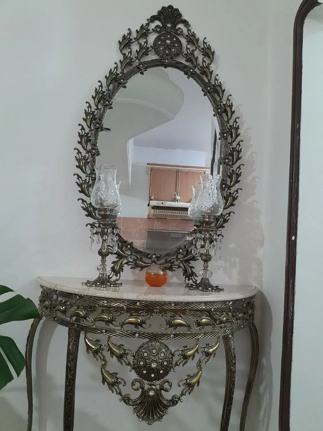 آینه کنسول برنجی|بوفه، ویترین، کنسول|رشت, چمارسرا|دیوار
