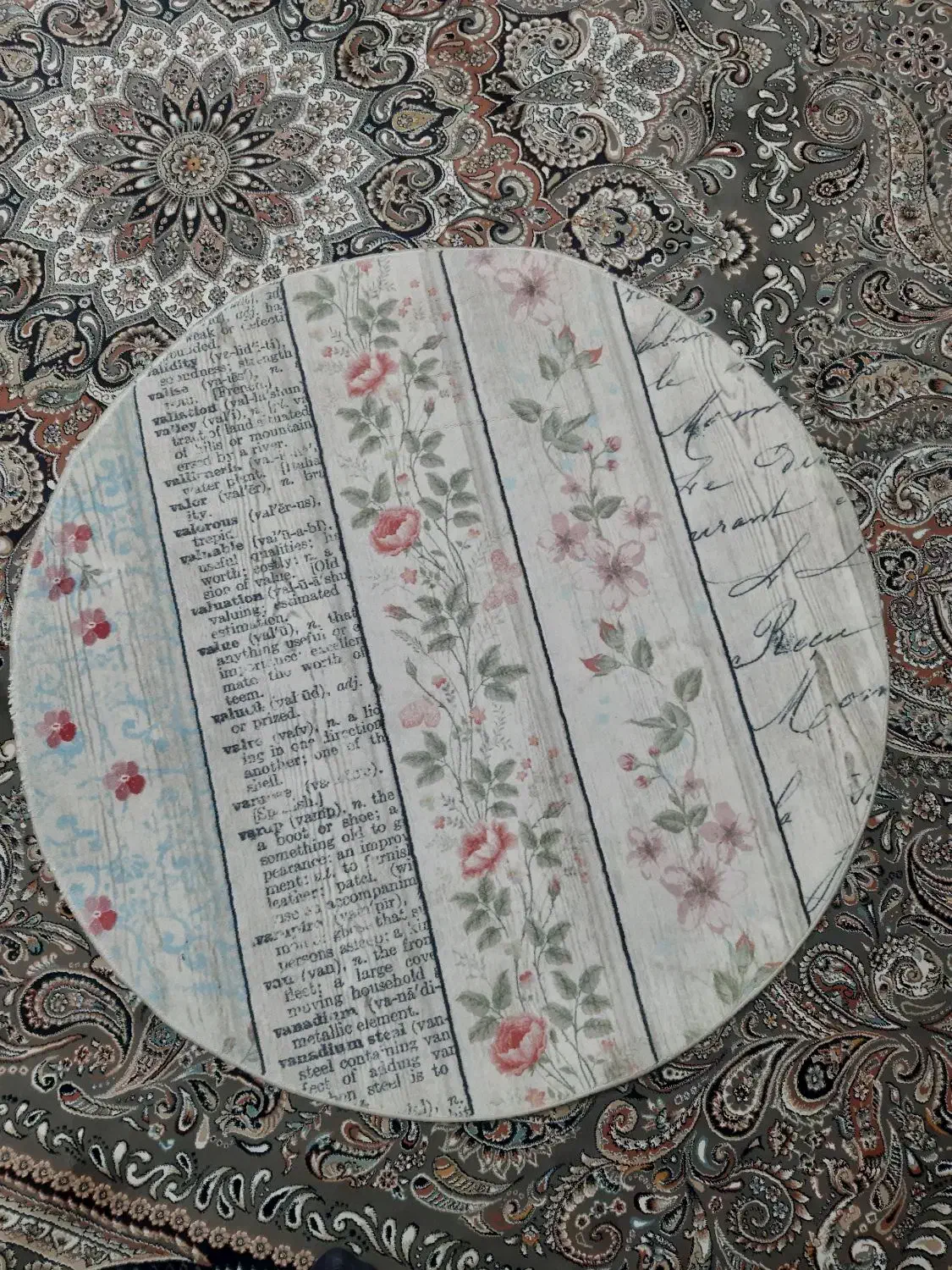 قالیچه یک در یک گرد|فرش|اندیشه, اندیشه فاز ۳|دیوار