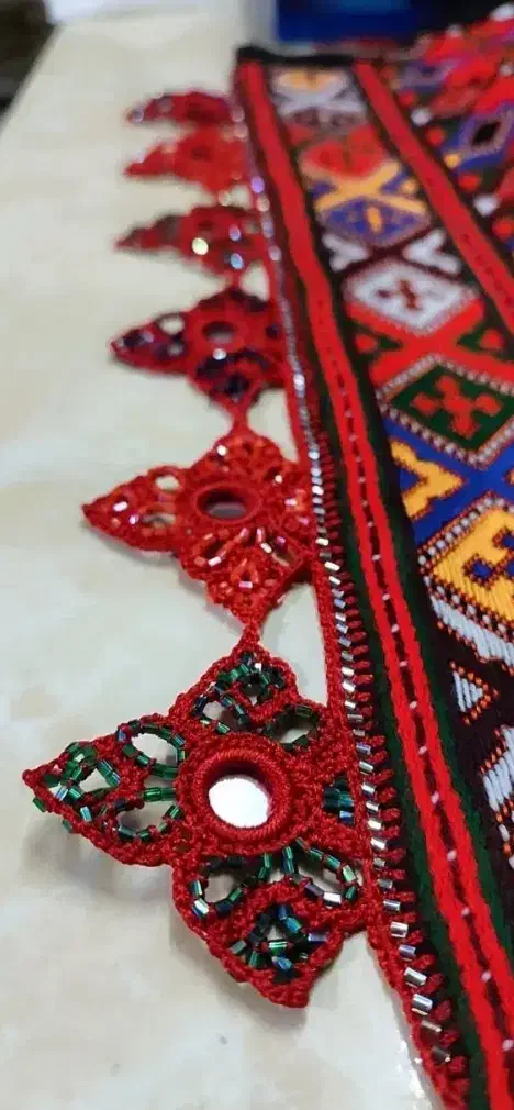 زیاستین کرئشی|لباس|زابل, |دیوار