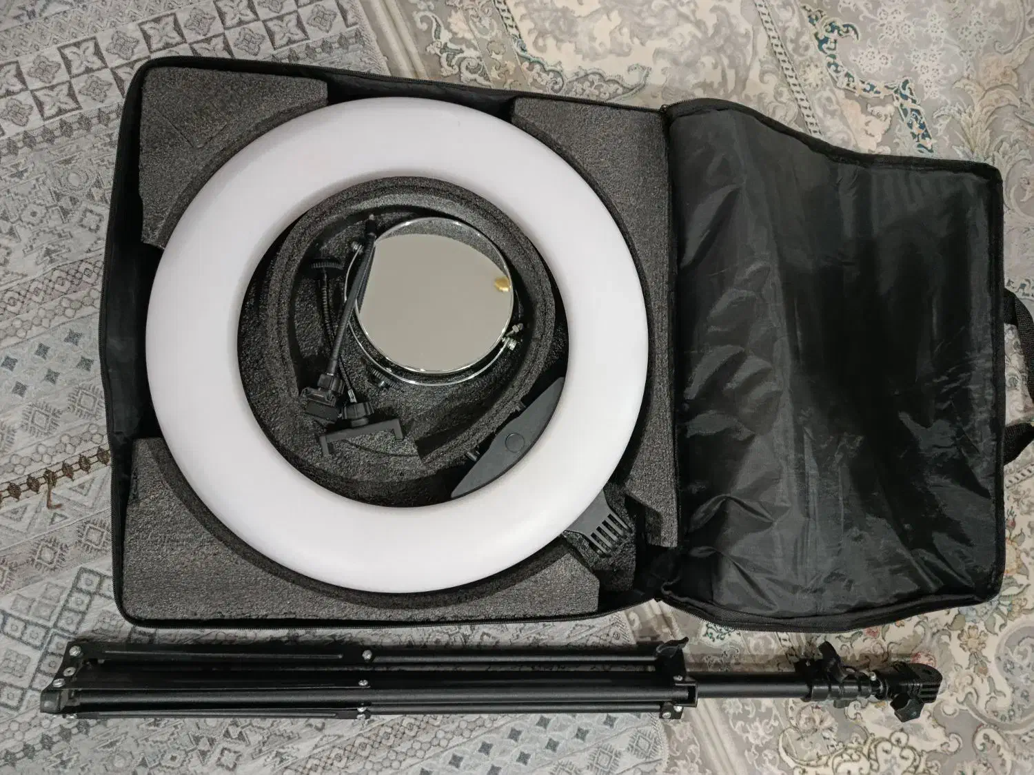 رینگ لایت درحدنو|دوربین عکاسی و فیلم‌برداری|اندیشه, اندیشه فاز ۳|دیوار