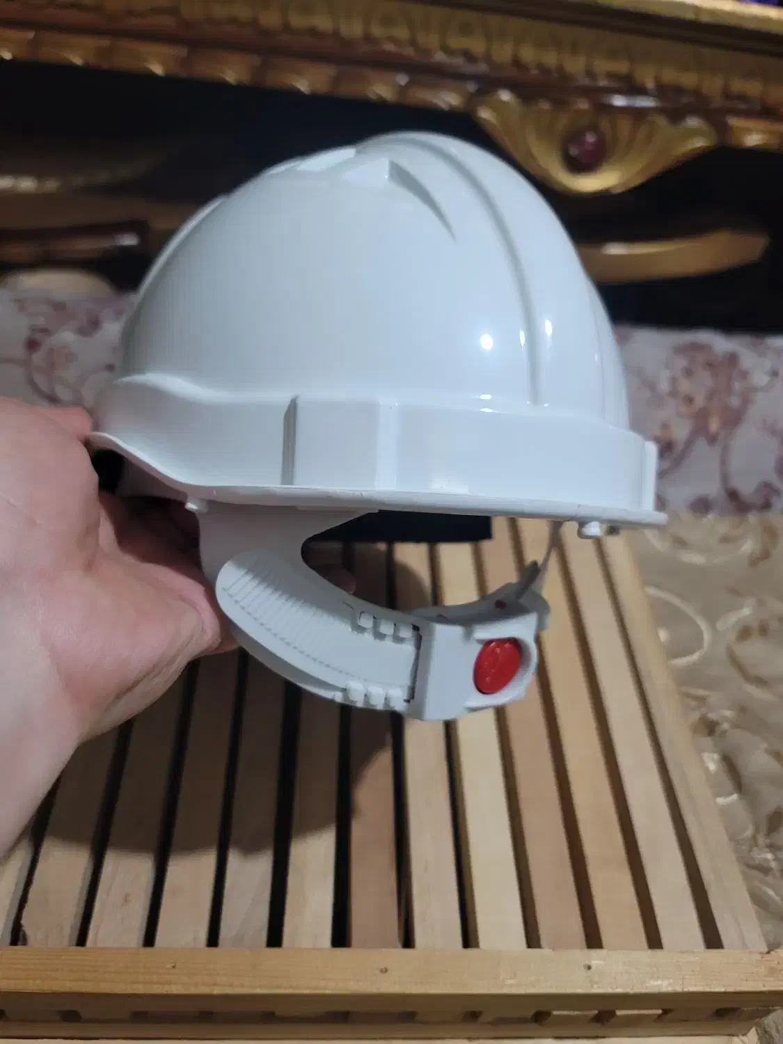 کلاه ایمنی|ابزارآلات|قم, وادی السلام|دیوار