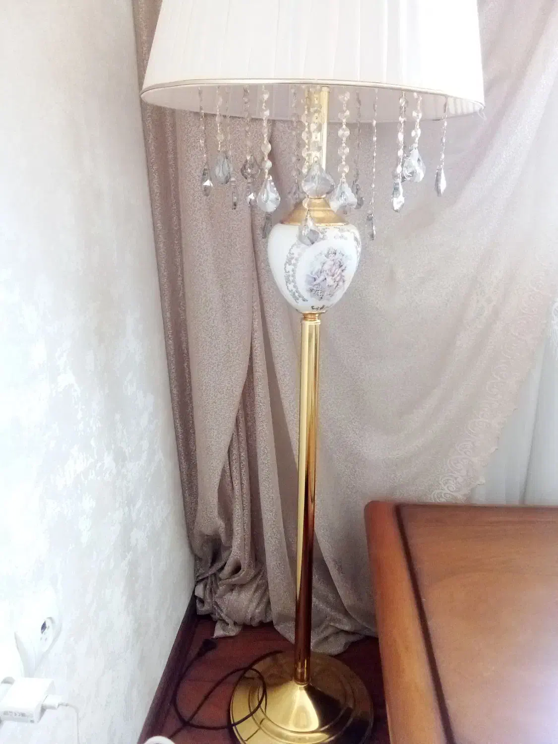 کنار سالنی طرح فرشته|چراغ خواب و آباژور|تبریز, |دیوار