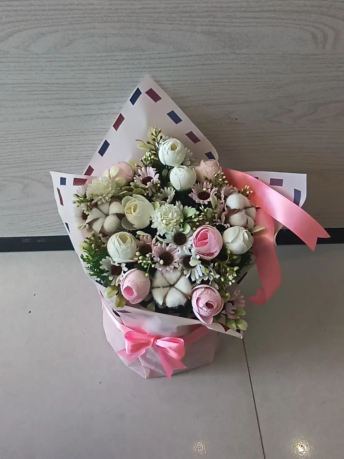 باکس گلهای زیبا مناسب هدیه، تولد، روز مادر|گل مصنوعی|شیراز, قالیشویی|دیوار