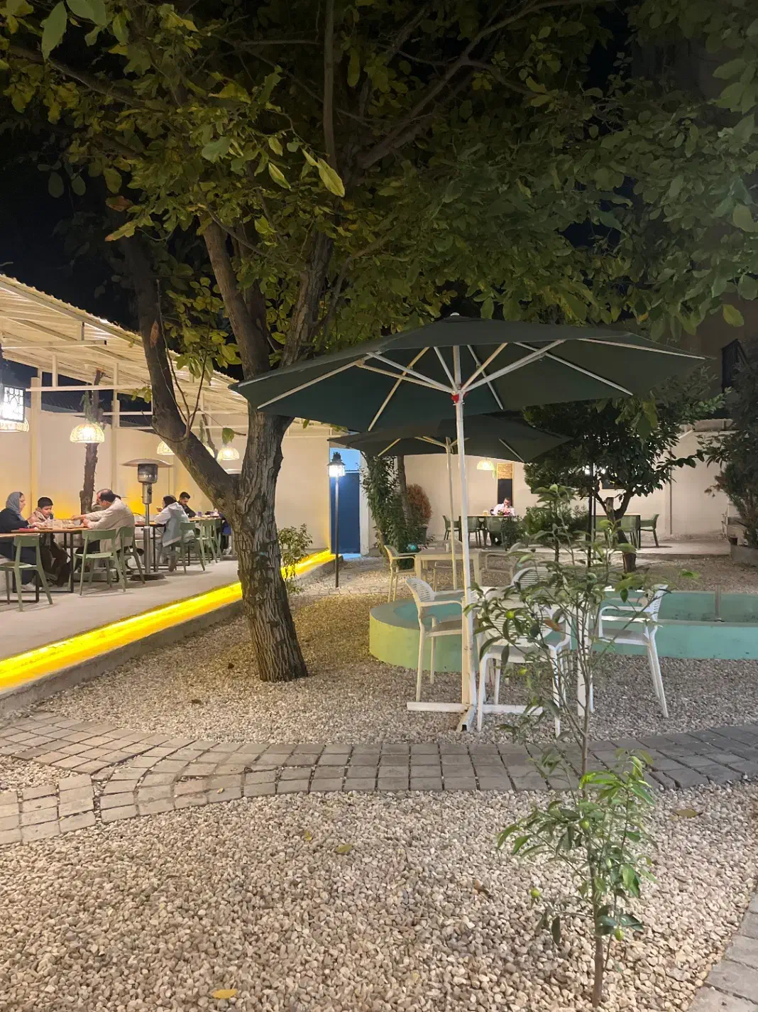 ویتر و سفارشگیر|استخدام خدمات فروشگاه و رستوران|گرگان, |دیوار