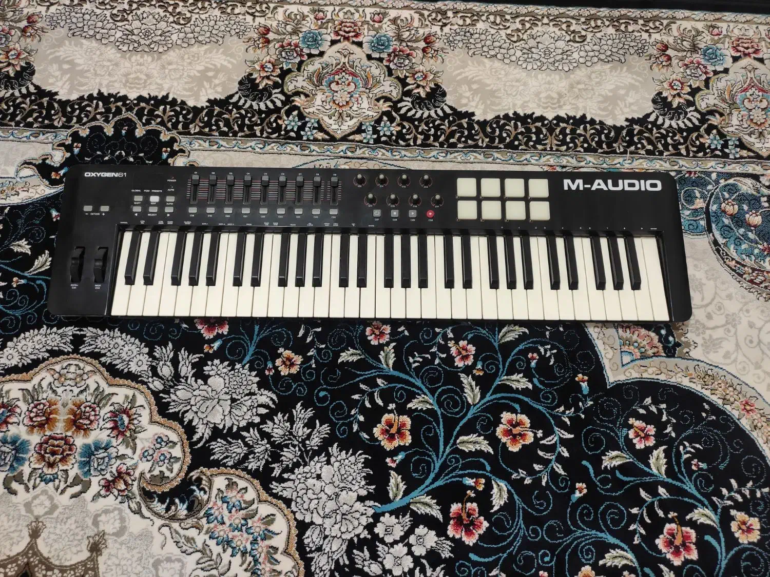 میدی کنترلر ام ادیو v61|پیانو، کیبورد، آکاردئون|قائن, |دیوار