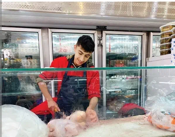 نیروی کار جهت کار در مرغ فروشی|استخدام خدمات فروشگاه و رستوران|مریوان, |دیوار