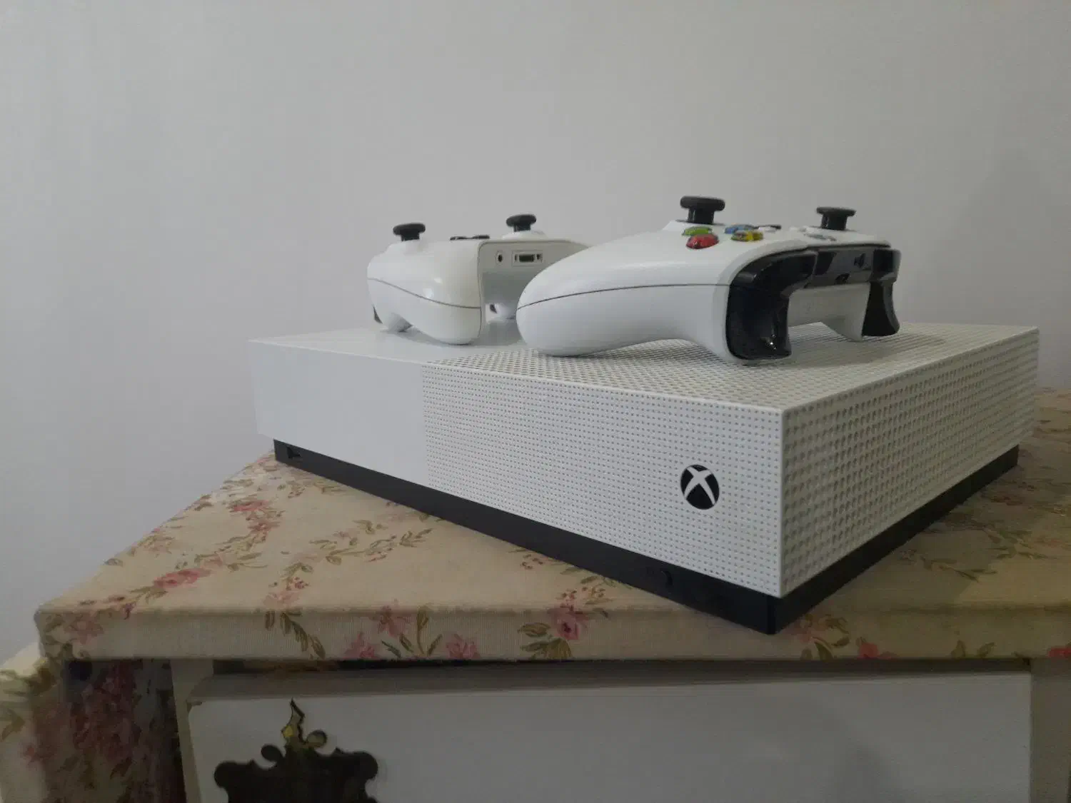 Xbox one s دیجیتال 1 ترابایت دو دسته|کنسول، بازی ویدئویی و آنلاین|اهواز, سپیدار|دیوار