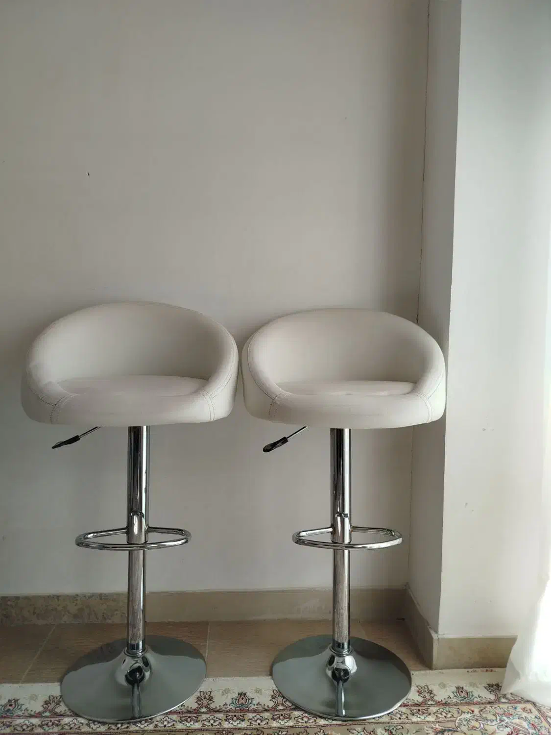 صندلی|صندلی و نیمکت|آبیک, |دیوار