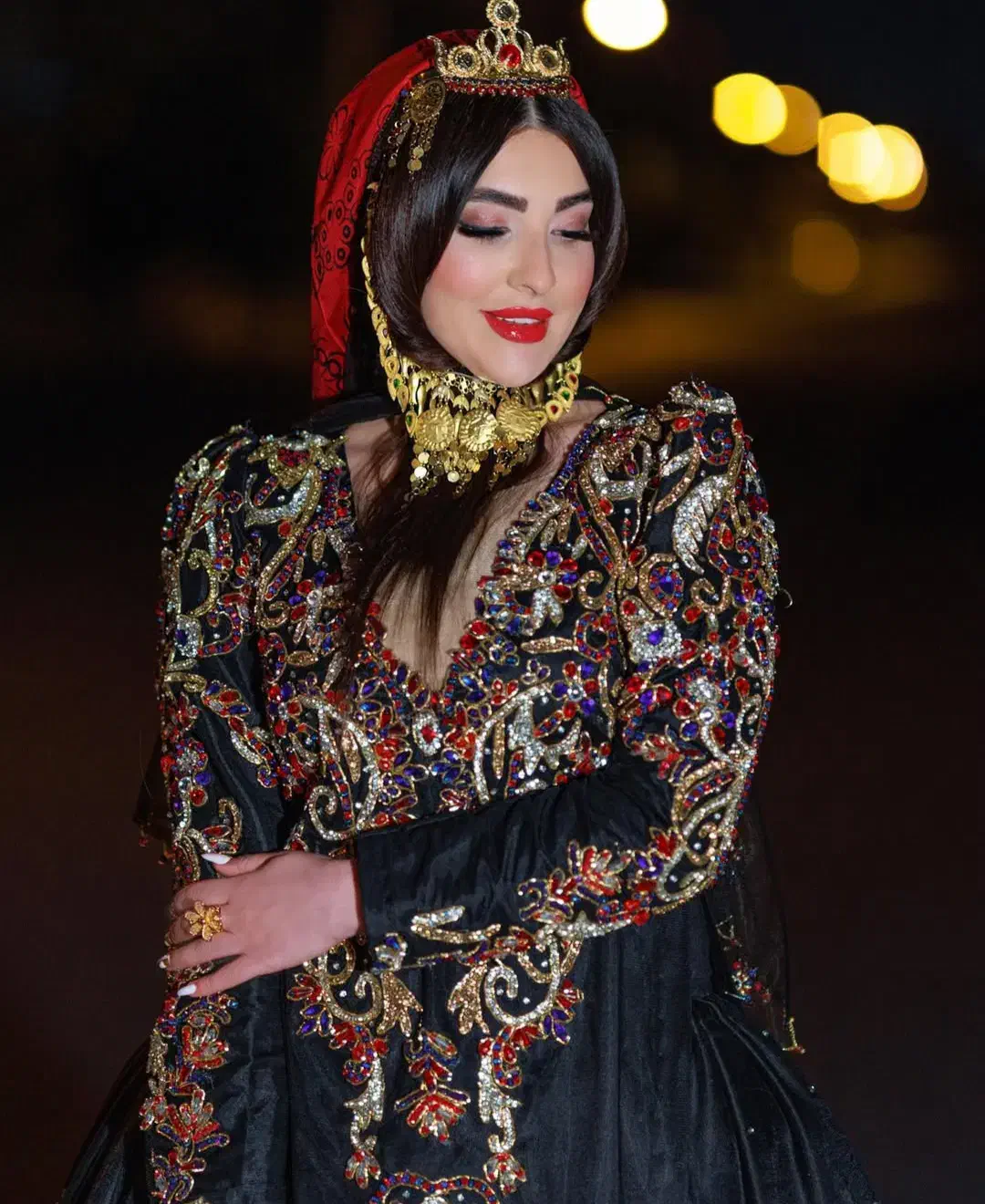 عکاسی در باغ گلها پارک چمران / با لباس محلی رایگان|خدمات پذیرایی، مراسم|کرج, چمران|دیوار