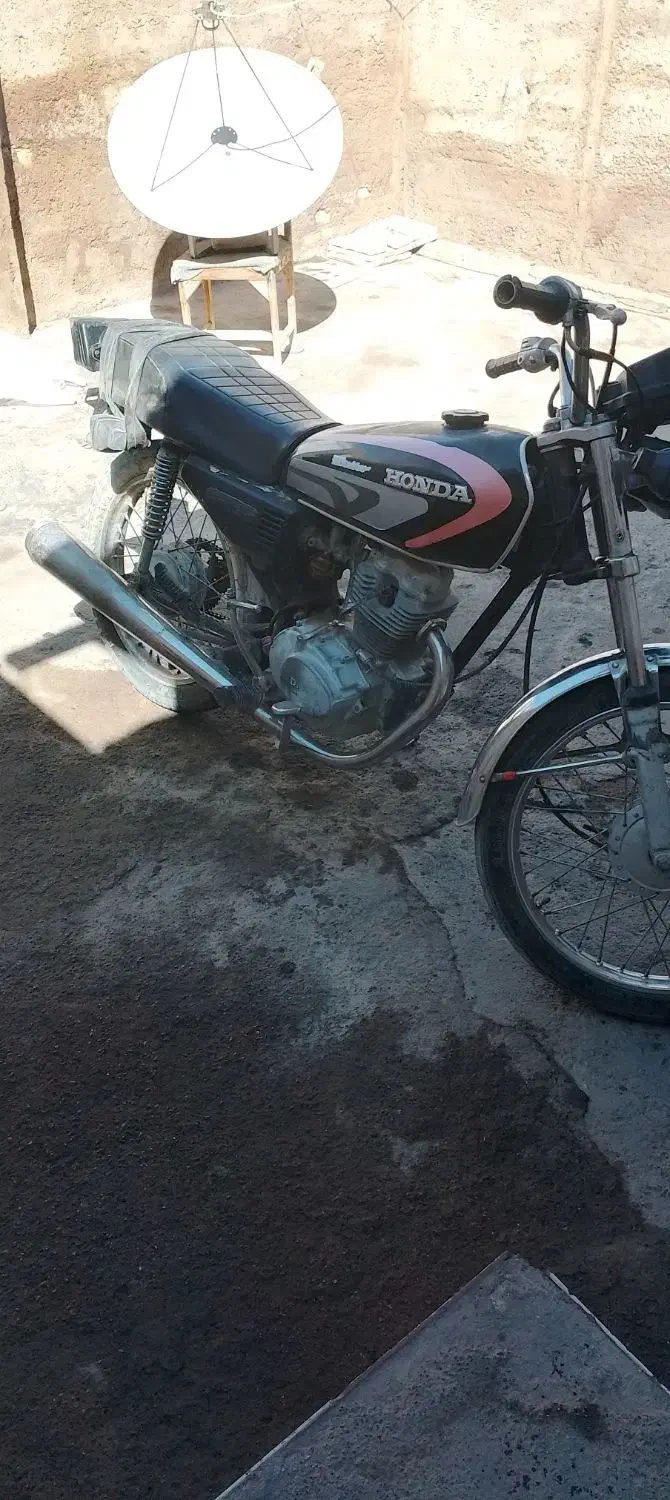 موتور سیکلت هوندا سالم پلاک قدیم فقط کارت داره|موتورسیکلت|آباده, |دیوار