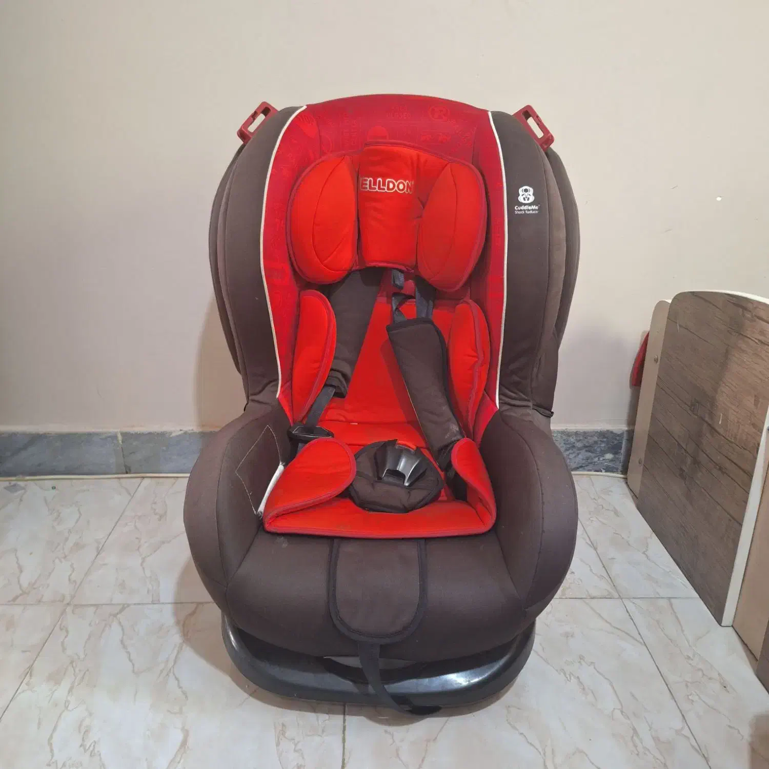 صندلی ماشین کودک|تخت و صندلی بچه|بومهن, |دیوار