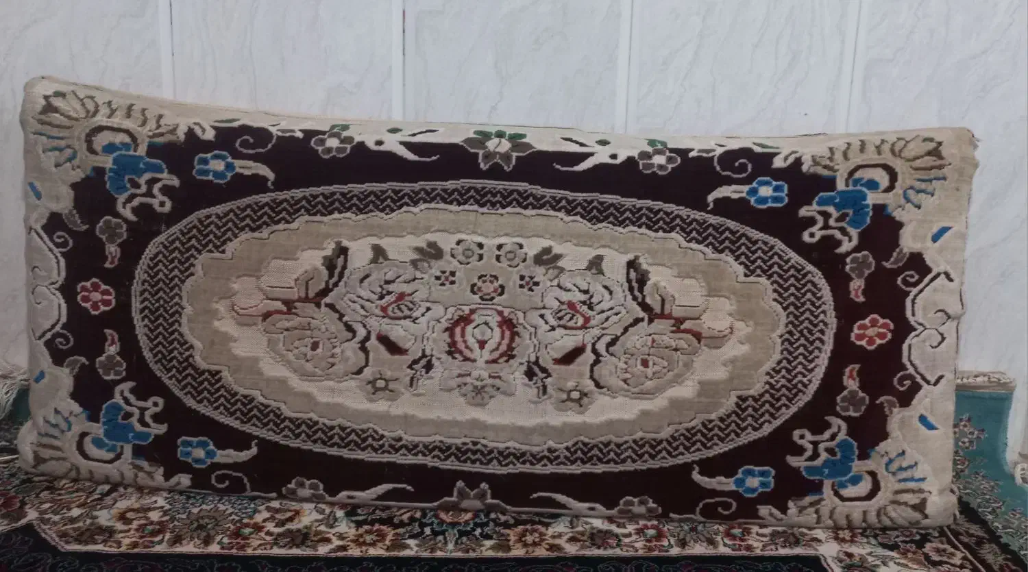 ۲ جفت پشتی|پشتی|قائن, |دیوار