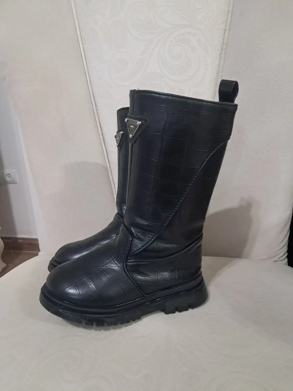 بوت بچگانه چرم با تودوزی پشمی|کفش و لباس بچه|بروجن, |دیوار