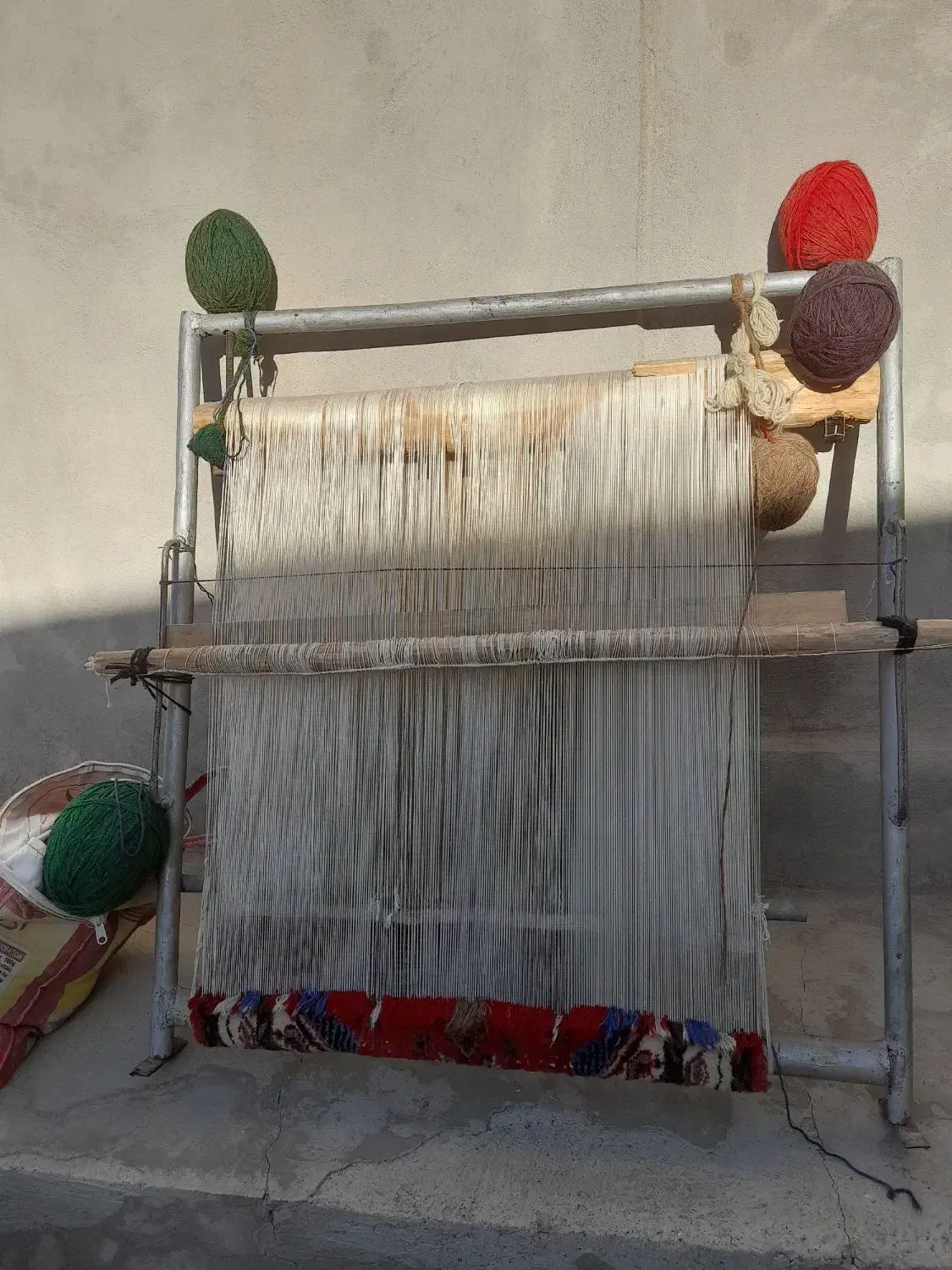 دار قالیچه|ابزارآلات|اسدآباد, |دیوار