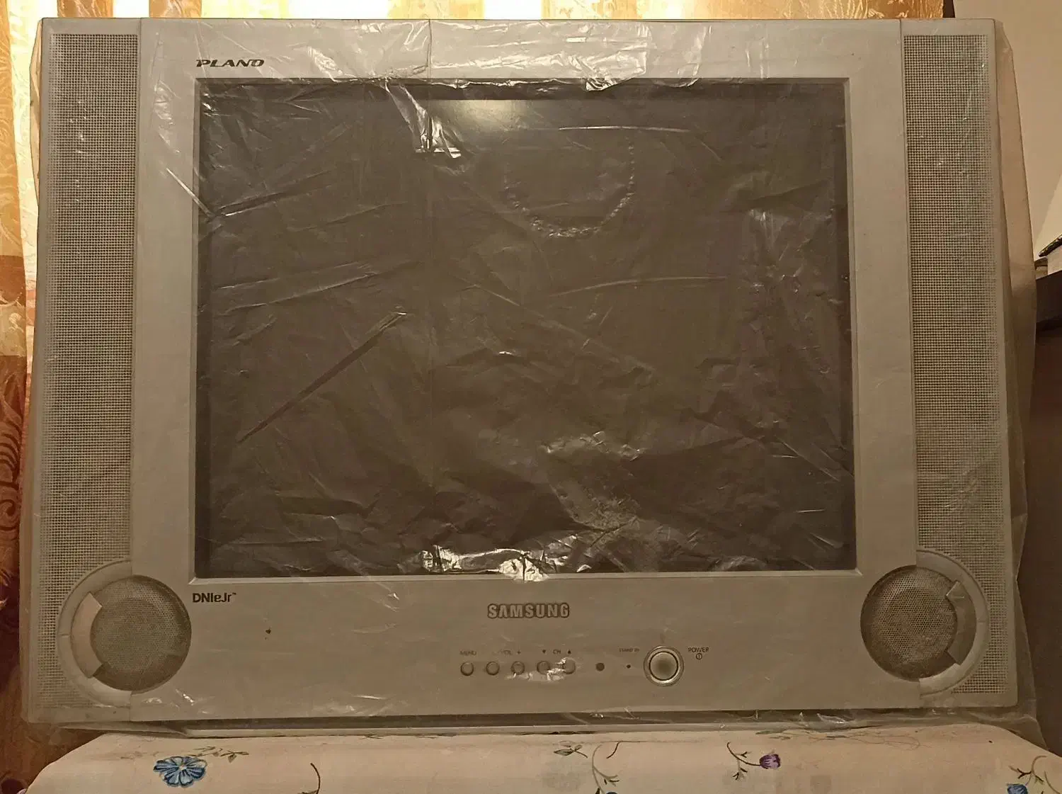 تلویزیون 21اینچ|تلویزیون و پروژکتور|بجنورد, |دیوار