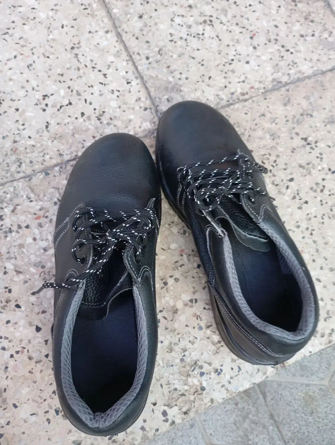 کفش کار|کیف، کفش، کمربند|مشهد, موعود|دیوار