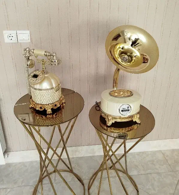 تلفن و گرامافون سلطنتی با میز درحد|تلفن رومیزی|سمنان, |دیوار