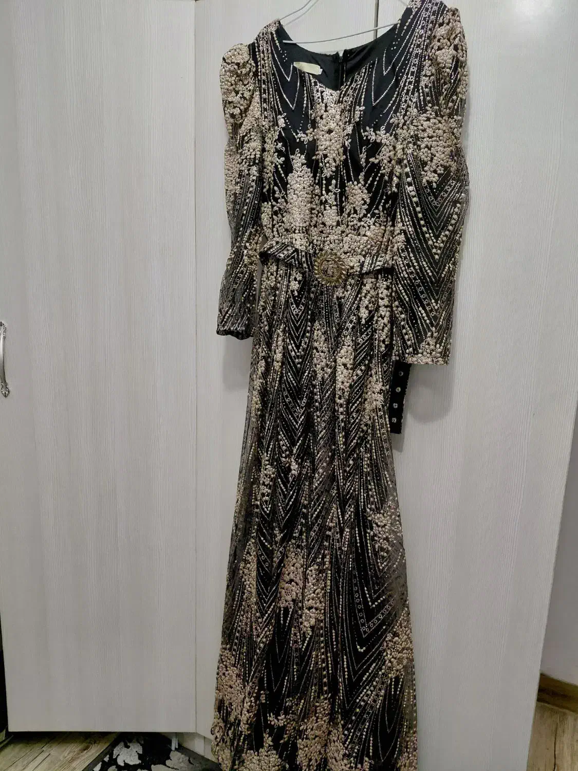 لباس مجلسی|لباس|رشت, یخسازی|دیوار