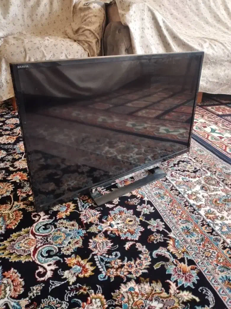 ال ای دی 32سونی همراه با پایه دیواری وزیرتلویزیونی|تلویزیون و پروژکتور|یاسوج, |دیوار