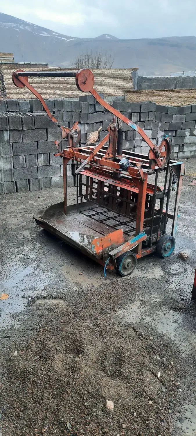 تعدادی بلوک زنی ،میکسر و بالابر(بلوک زن بتونیرهمزن|ماشینآلات صنعتی|کرمانشاه, |دیوار