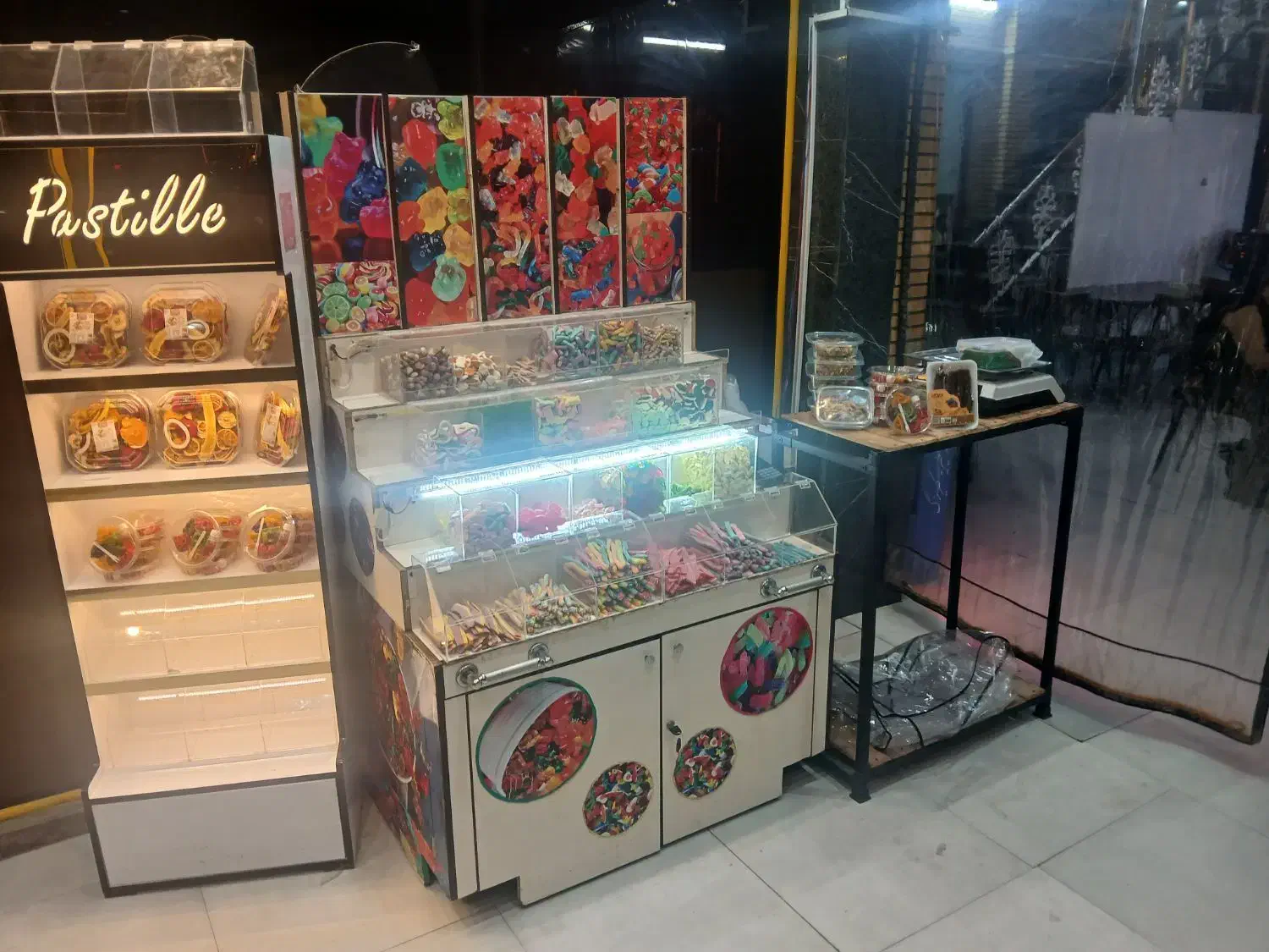 چند نیروی خانم حقوق|استخدام خدمات فروشگاه و رستوران|قمرود, |دیوار