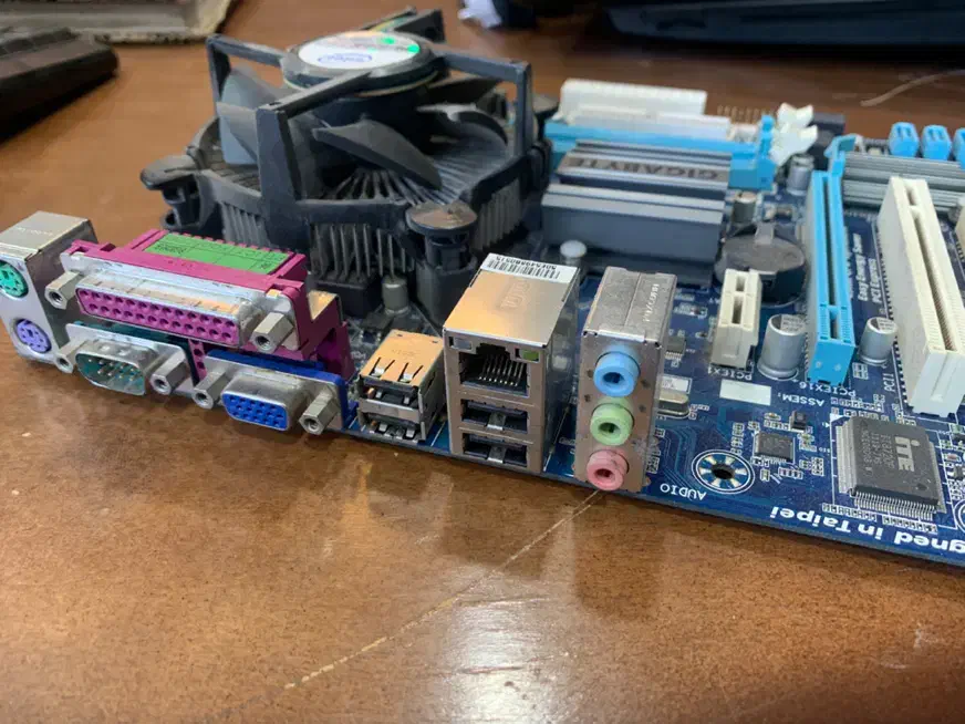 مادربرد گیگا ddr3|قطعات و لوازم جانبی رایانه|کاشان, زیدی|دیوار