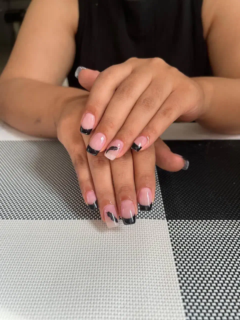 کاشت ناخن به صورت حرفه ای|خدمات آرایشگری و زیبایی|رویان, |دیوار