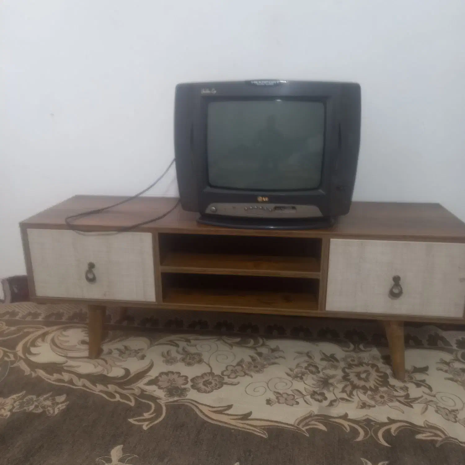 تلوزیون سالم در حد نو|تلویزیون و پروژکتور|آبگرم, |دیوار