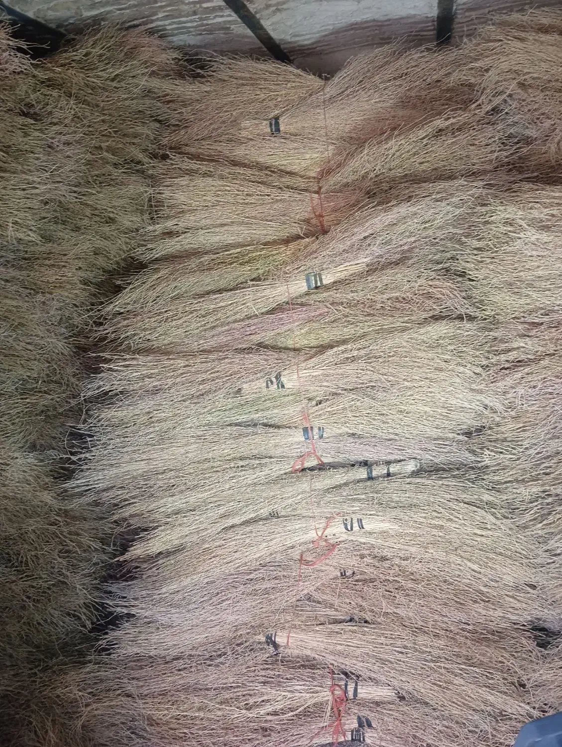 جارو محلی|لوازم نظافت|قروه, |دیوار