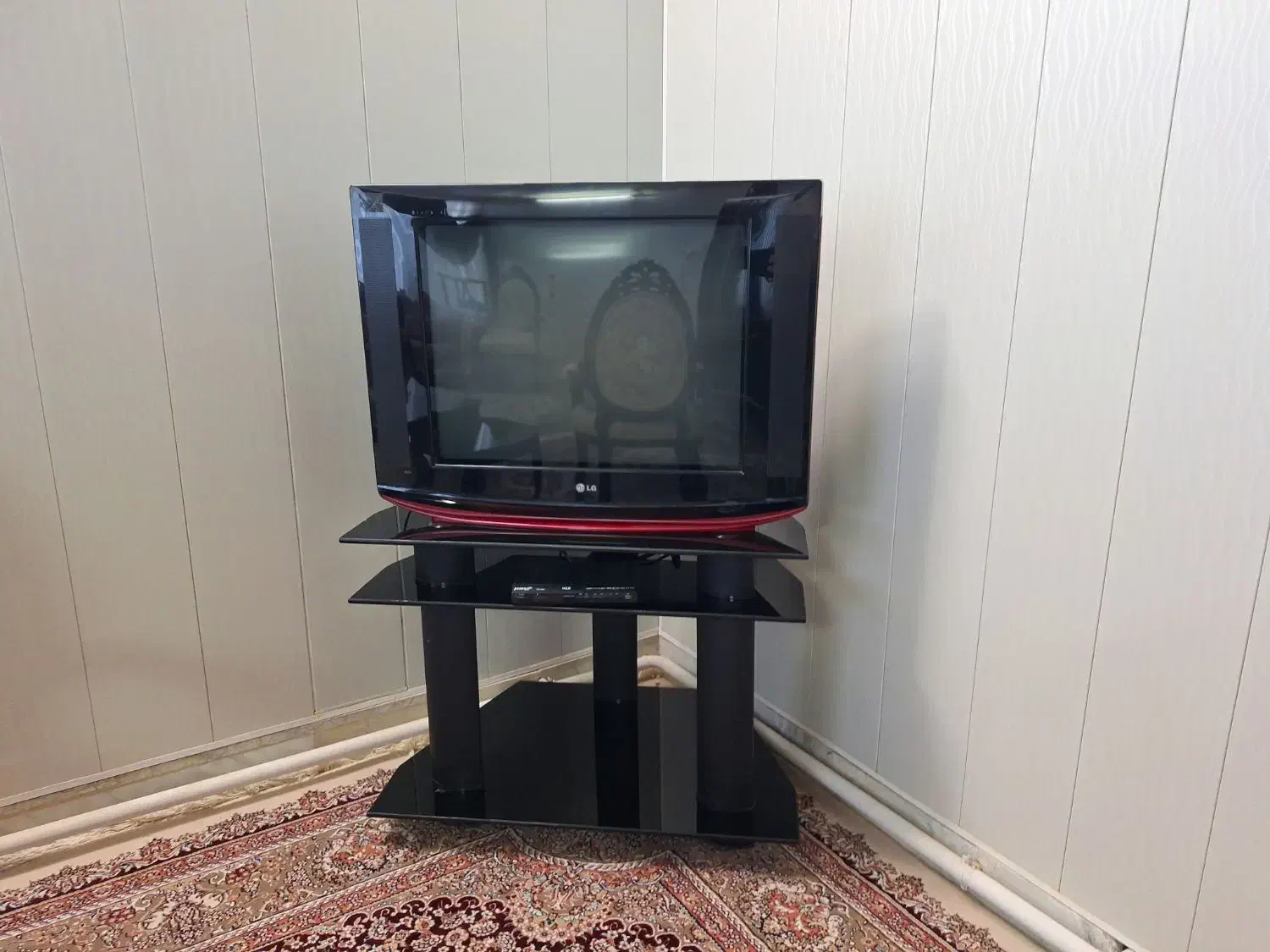 تلویزیون LG 29 inch همراه میز|تلویزیون و پروژکتور|کاشان, راوند|دیوار