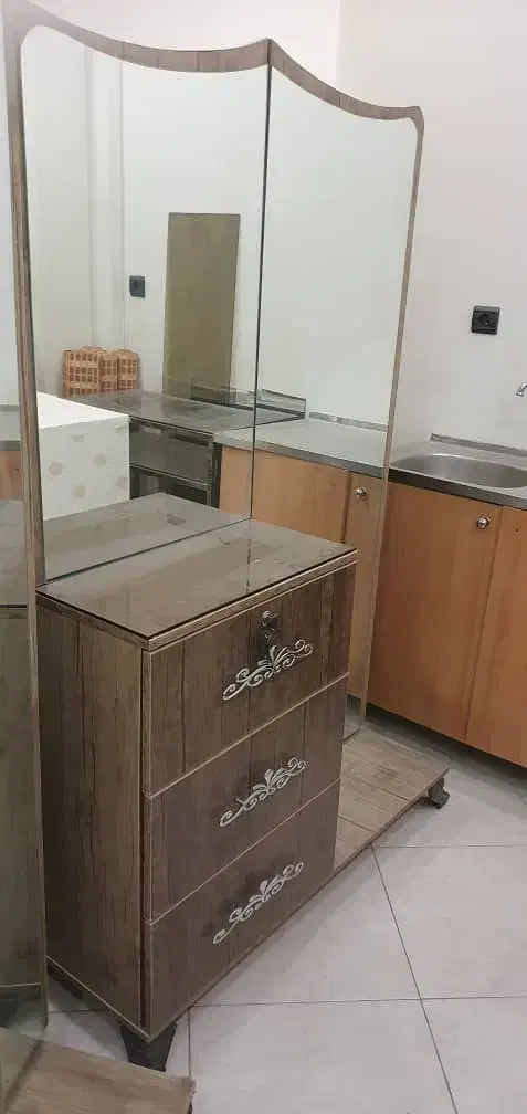 آینه کشو دار|آینه|اصفهان, باغ نگاره|دیوار