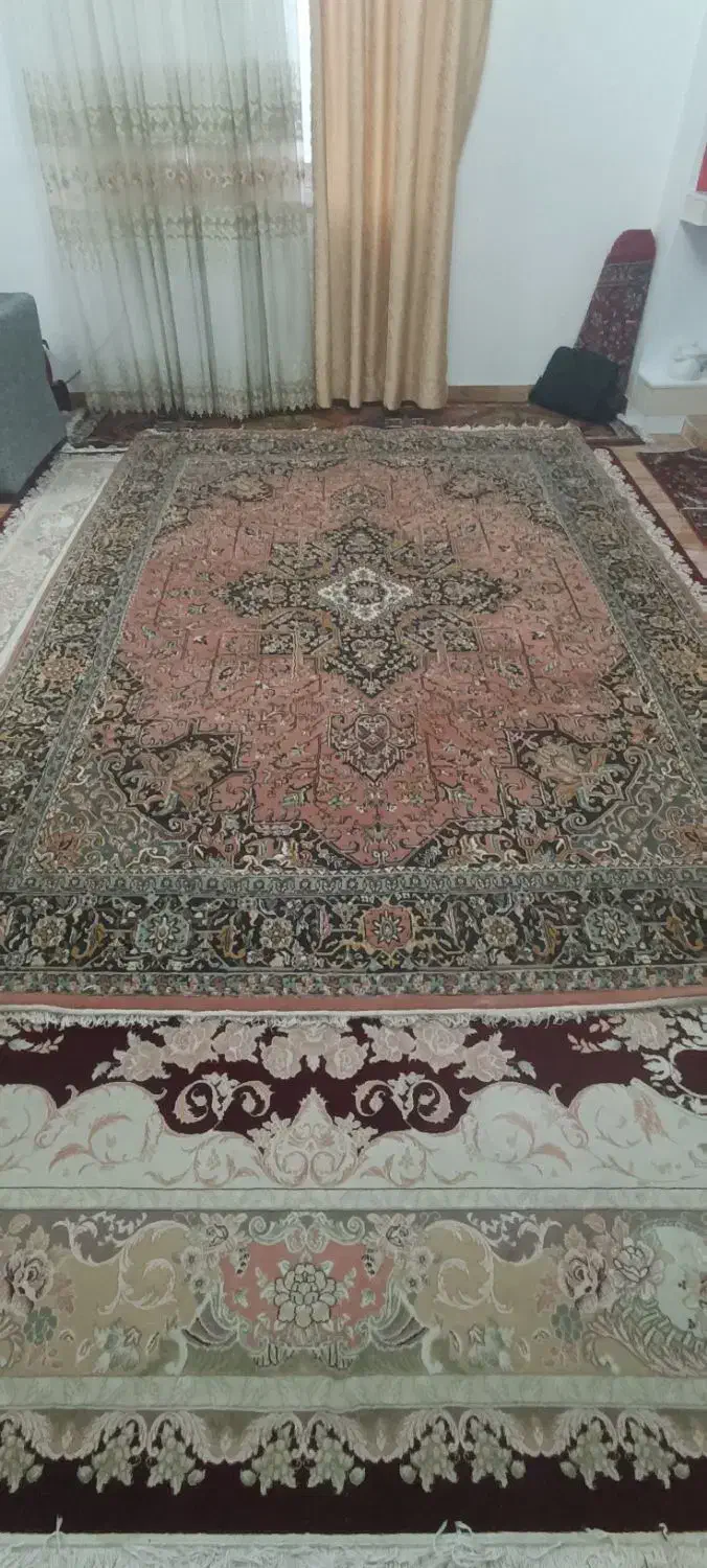 سه عدد فرش ماشینی به ترتیب 5200.2400.2600|فرش|اردبیل, |دیوار