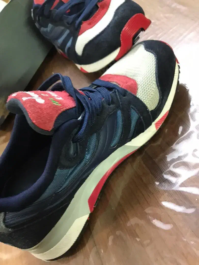 کفش اسپرت|کیف، کفش، کمربند|شاهینشهر, خانه کارگر|دیوار