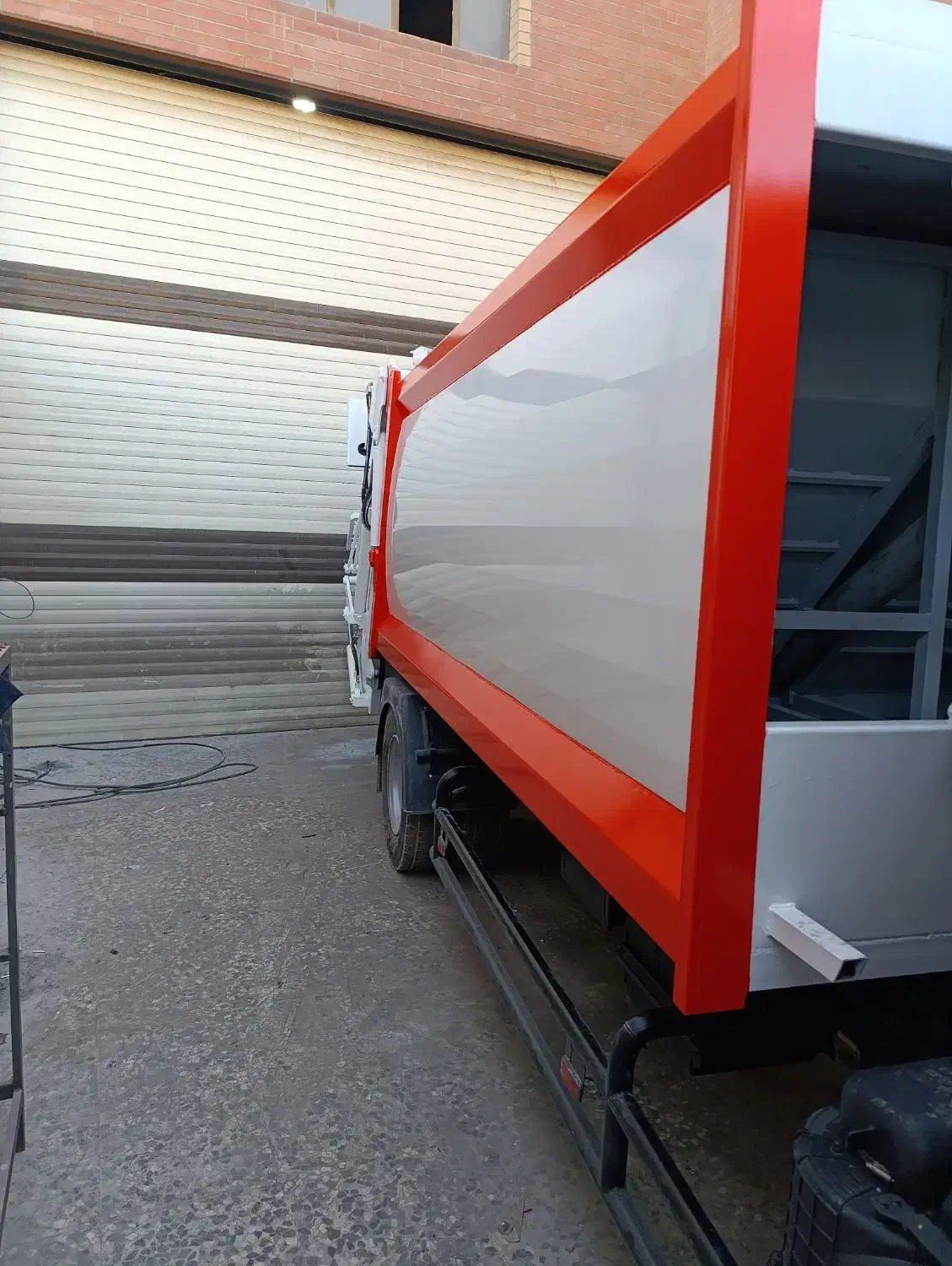 زباله کش|خودرو سنگین|برخوار, |دیوار