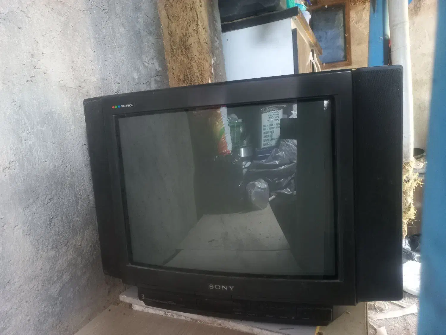 تلویزیون سونی ۲۱ قدیمی صدرا|تلویزیون و پروژکتور|صدرا-فارس, فاز ۱|دیوار